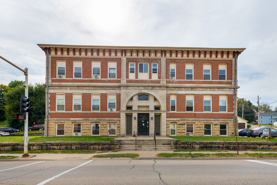 2535 Central Ave, Dubuque, IA for sale - Building Photo - Image 1 of 38