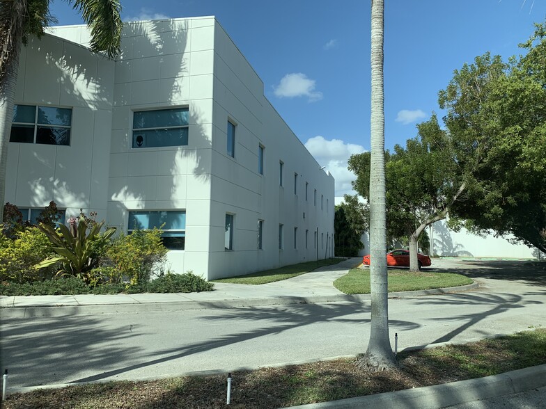 14591 SW 120th St, Miami, FL for sale - Primary Photo - Image 1 of 1