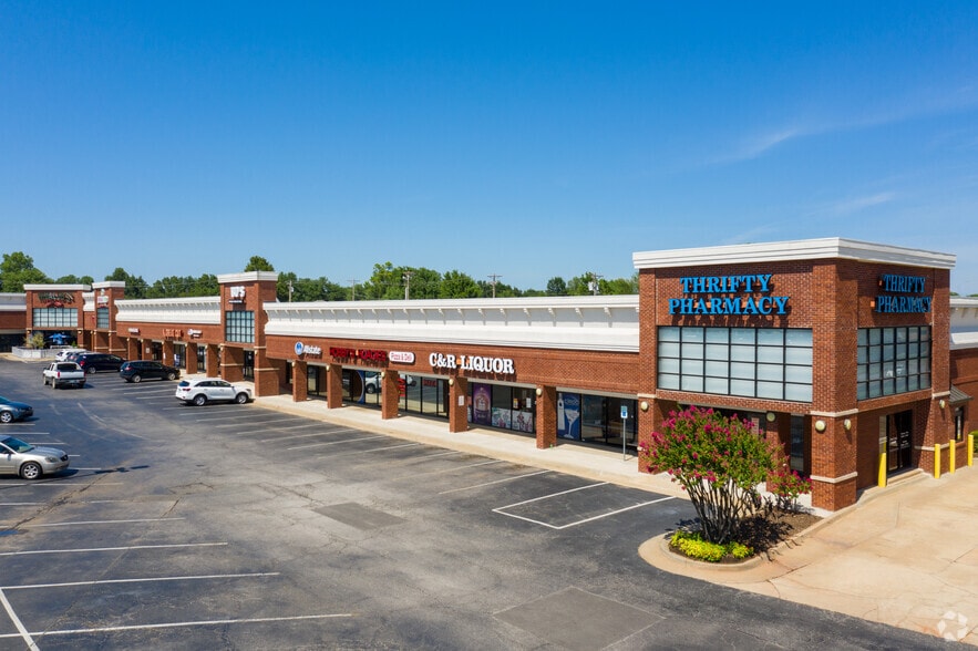 200-230 S Santa Fe Ave, Edmond, OK for lease - Building Photo - Image 3 of 7