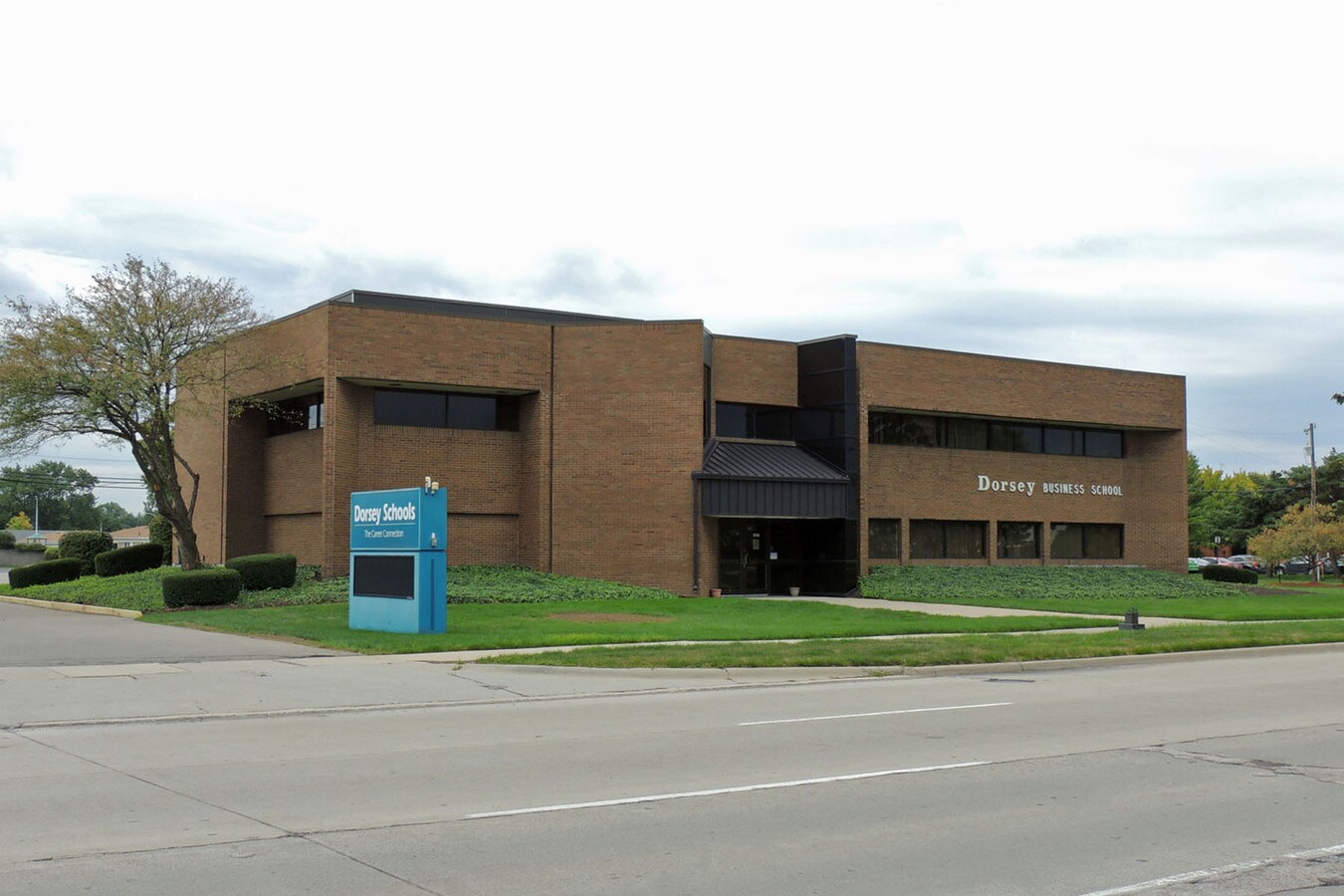 15755 Northline Rd, Southgate, MI 48195