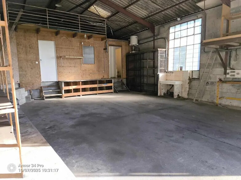 Industrial in Tulle for lease - Building Photo - Image 2 of 8