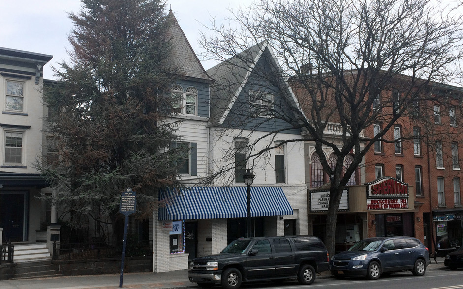 526 Main St, Stroudsburg, PA for sale - Building Photo - Image 1 of 1