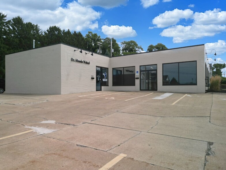 7211-7215 Center St, Mentor, OH for lease - Building Photo - Image 3 of 12