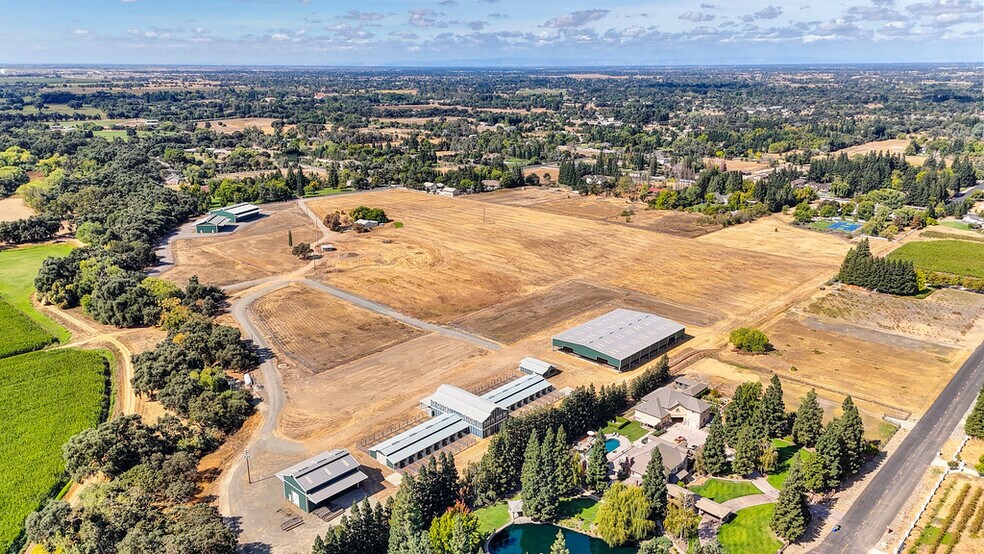 9137 Mooney Rd, Elk Grove, CA 95624