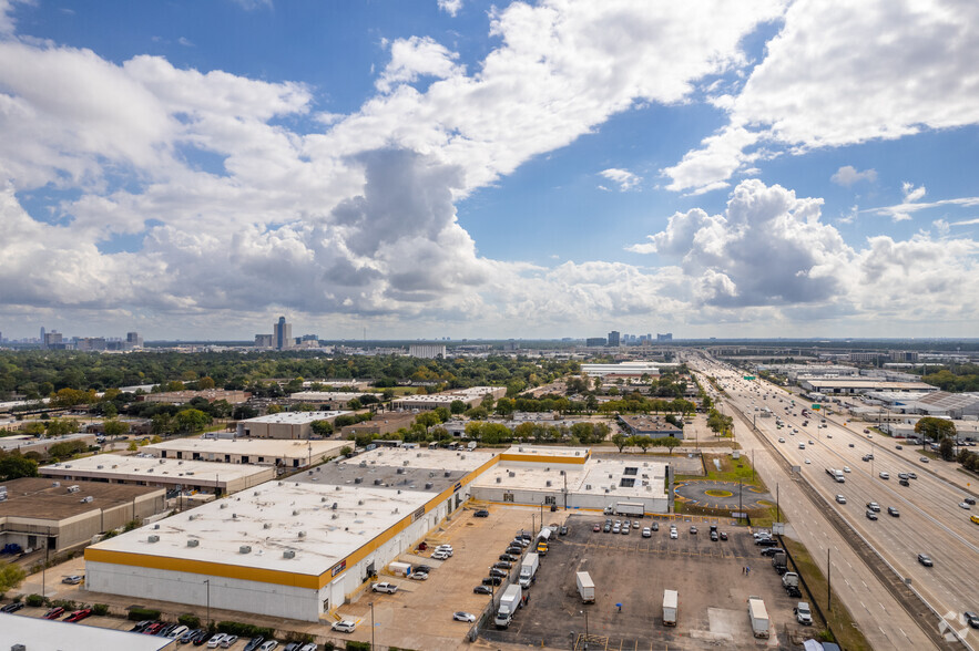 1530 W Sam Houston Pky N, Houston, TX for lease - Building Photo - Image 1 of 10