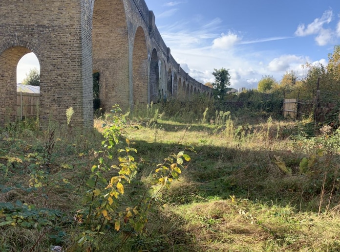 94 Angel Rd, Thames Ditton for lease Primary Photo- Image 1 of 2