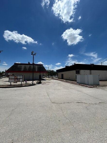 3908 Bellaire Blvd, Houston, TX for lease - Building Photo - Image 3 of 14