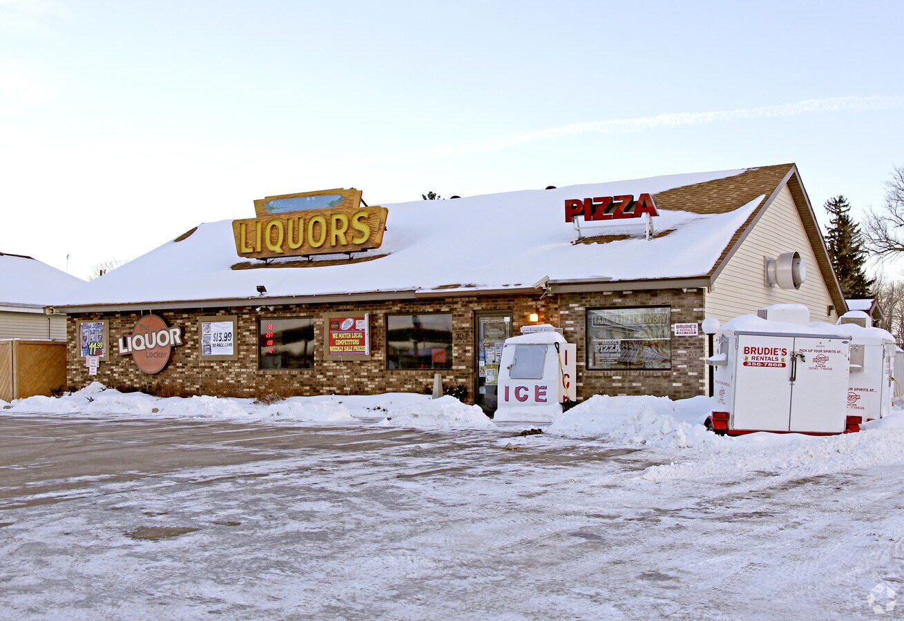 305 Blattner Dr, Avon, MN 56310