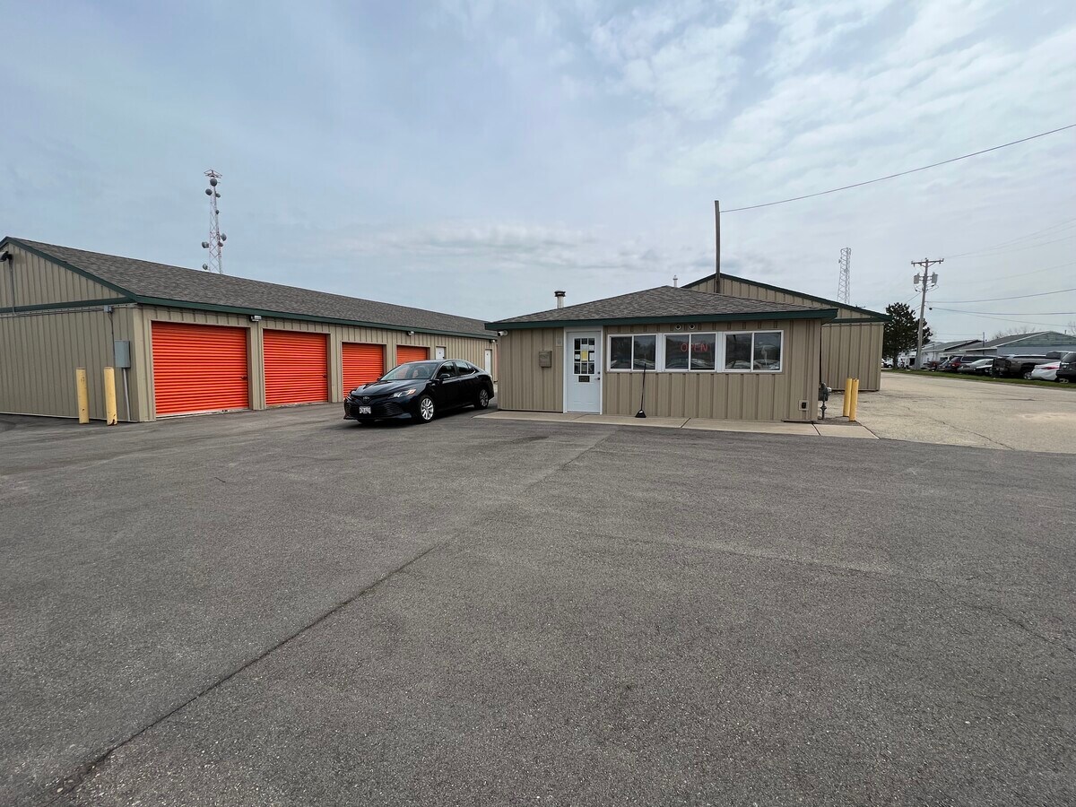 2233 S Stoughton Rd, Madison, WI 53716