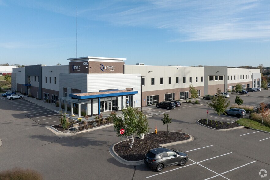 4200 W Round Lake Rd, Arden Hills, MN for sale - Primary Photo - Image 1 of 1