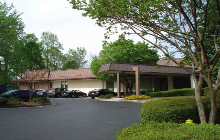 5040 Snapfinger Woods Dr, Decatur, GA for lease - Building Photo - Image 1 of 31