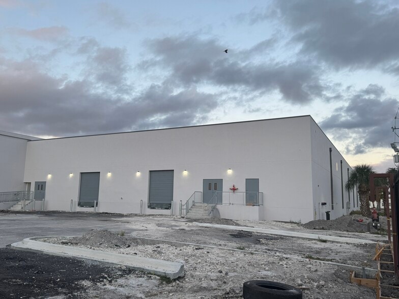 4500-4600 NW 135th St, Miami, FL for lease - Building Photo - Image 2 of 3