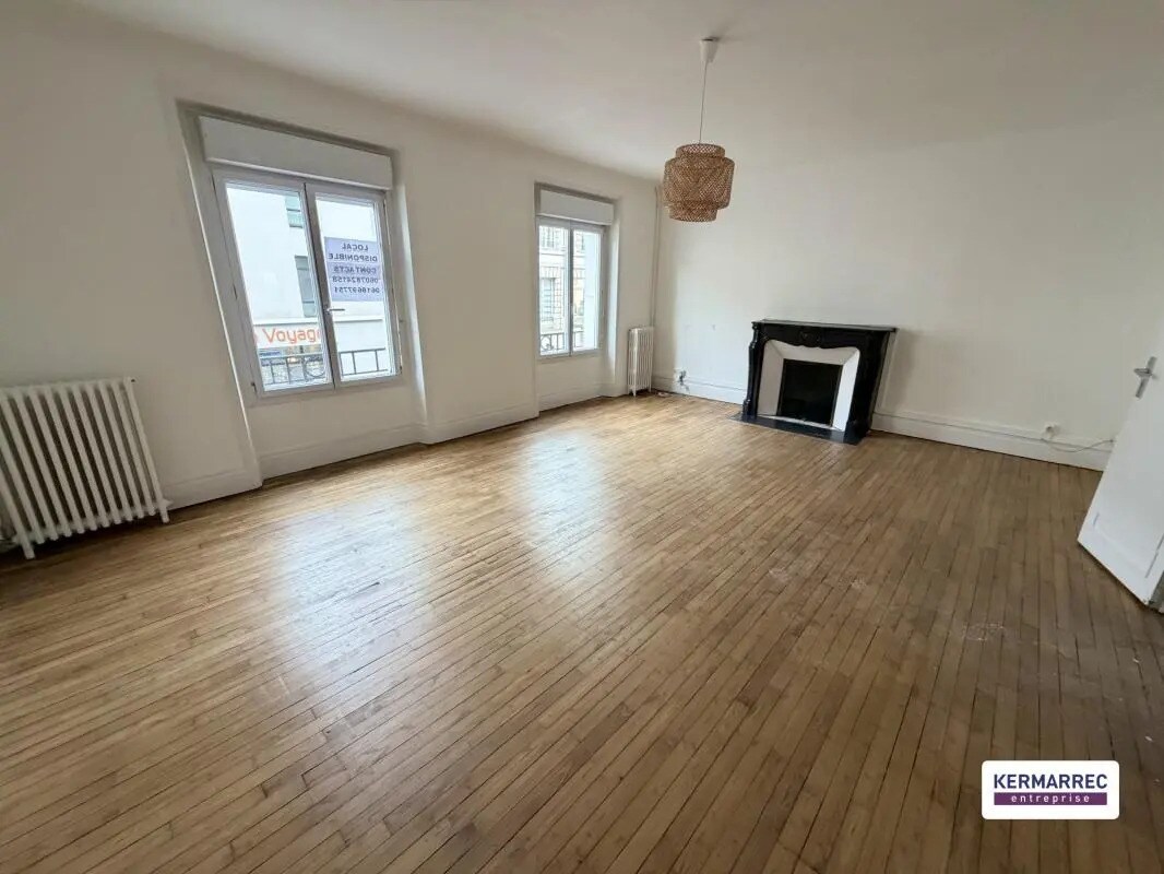 Office in Vannes for lease Interior Photo- Image 1 of 5