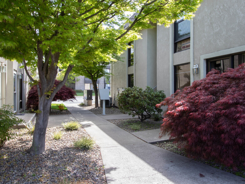 839 E Jackson St, Medford, OR for sale - Building Photo - Image 1 of 1