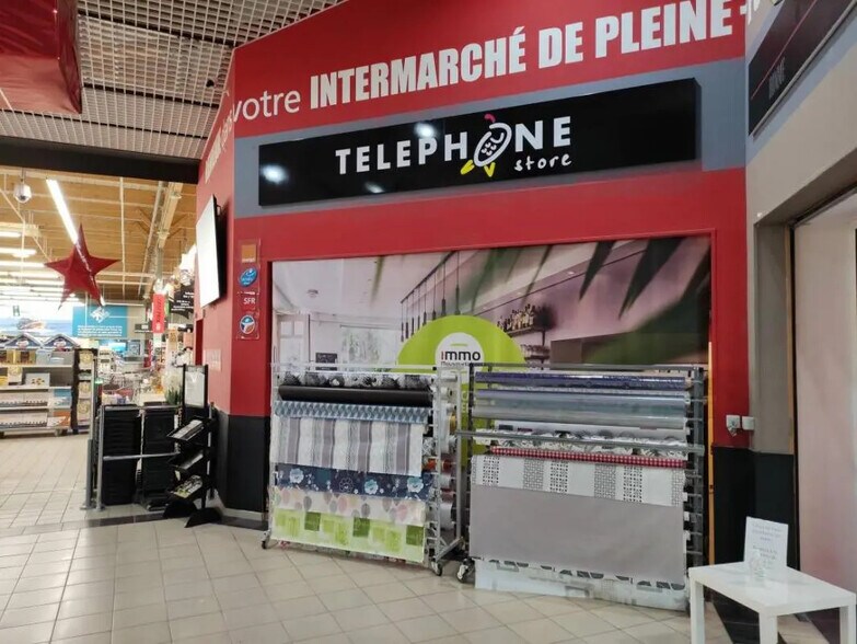 Retail in Pleine-Fougères for lease - Building Photo - Image 3 of 3