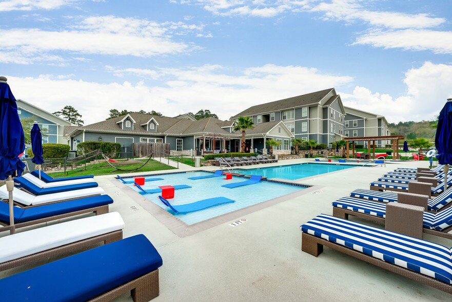 2456 Montgomery Rd, Huntsville, TX 77340