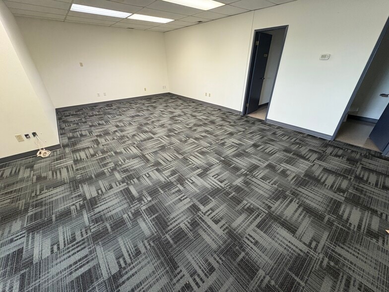 9730-9738 51st Ave NW, Edmonton, AB for lease - Building Photo - Image 2 of 3