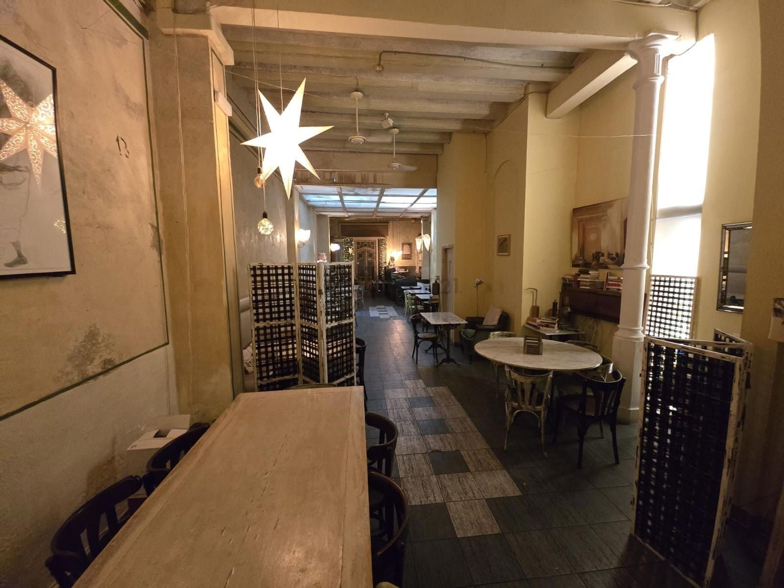 Retail in Barcelona, Barcelona for lease Interior Photo- Image 1 of 13