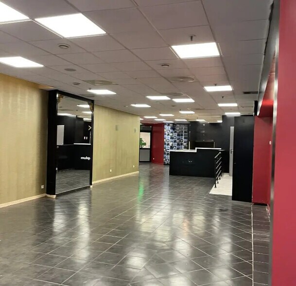 Retail in Dijon for sale - Interior Photo - Image 1 of 4