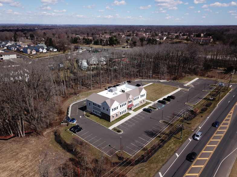 1690 Big Oak Rd, Lower Makefield, PA for sale - Primary Photo - Image 1 of 1