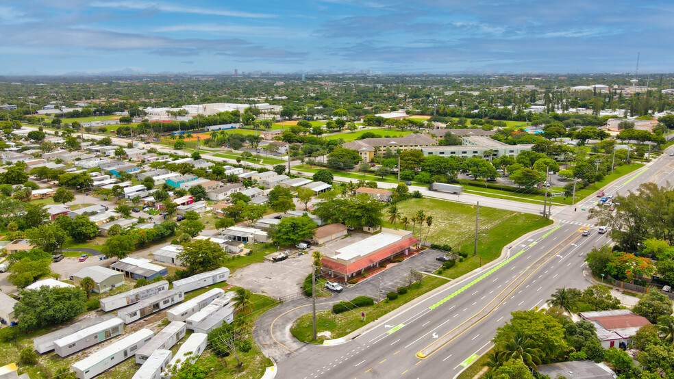 271 NE 48th St, Deerfield Beach, FL for lease - Building Photo - Image 2 of 6