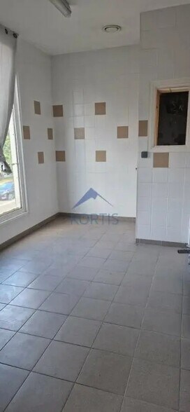 Retail in Bourg-en-Bresse for lease - Interior Photo - Image 3 of 5