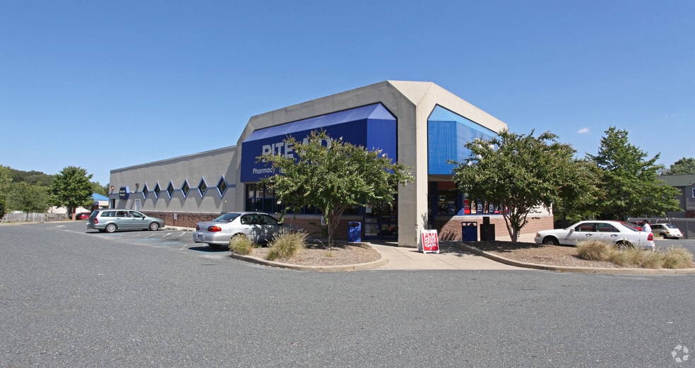 6402 Golden Ring Rd, Rosedale, MD for sale - Primary Photo - Image 1 of 2