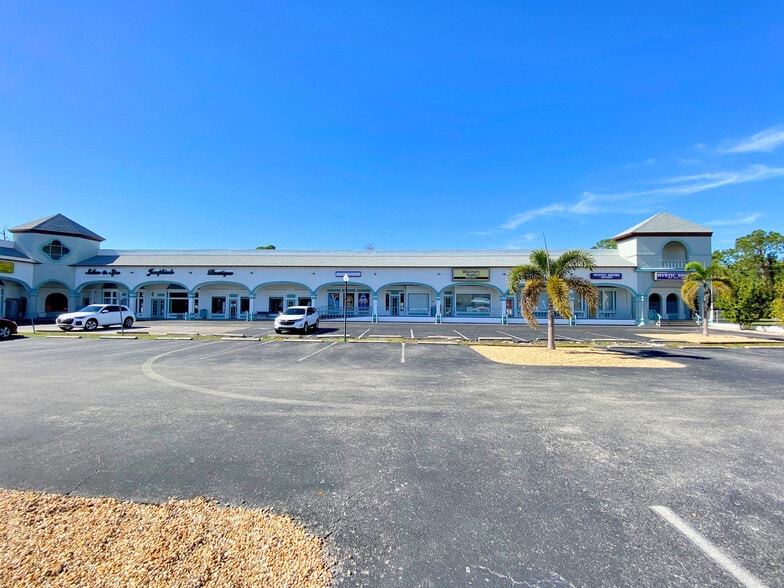 612 N Indiana Ave, Englewood, FL for lease - Building Photo - Image 3 of 4