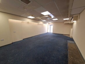 22B Elm Grove, Hayling Island for lease Interior Photo- Image 1 of 2