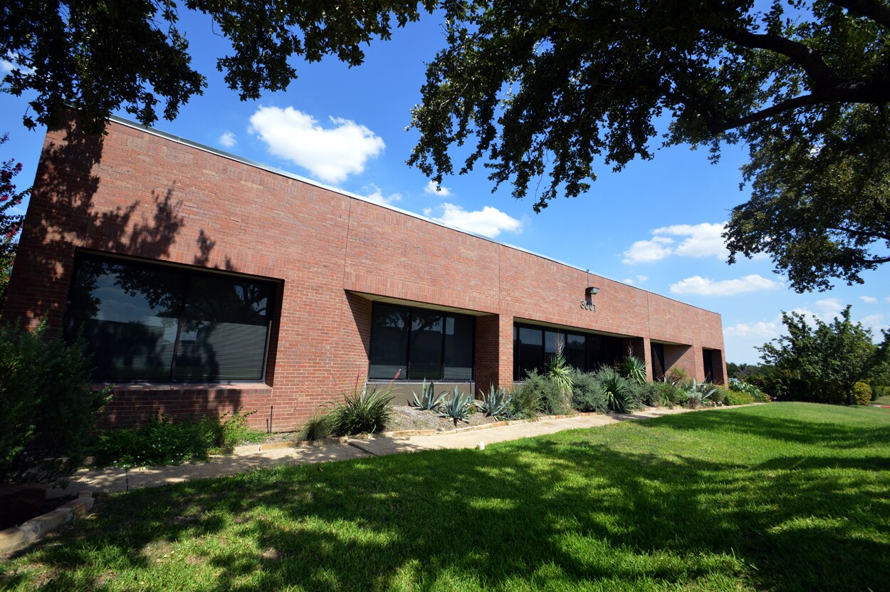 3001 N Skyway Cir, Irving, TX for sale Building Photo- Image 1 of 1