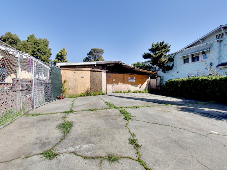 5484 Bancroft Ave, Oakland, CA 94601