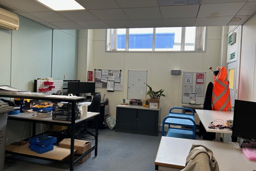 Bath Rd, Thatcham for sale - Building Photo - Image 2 of 9