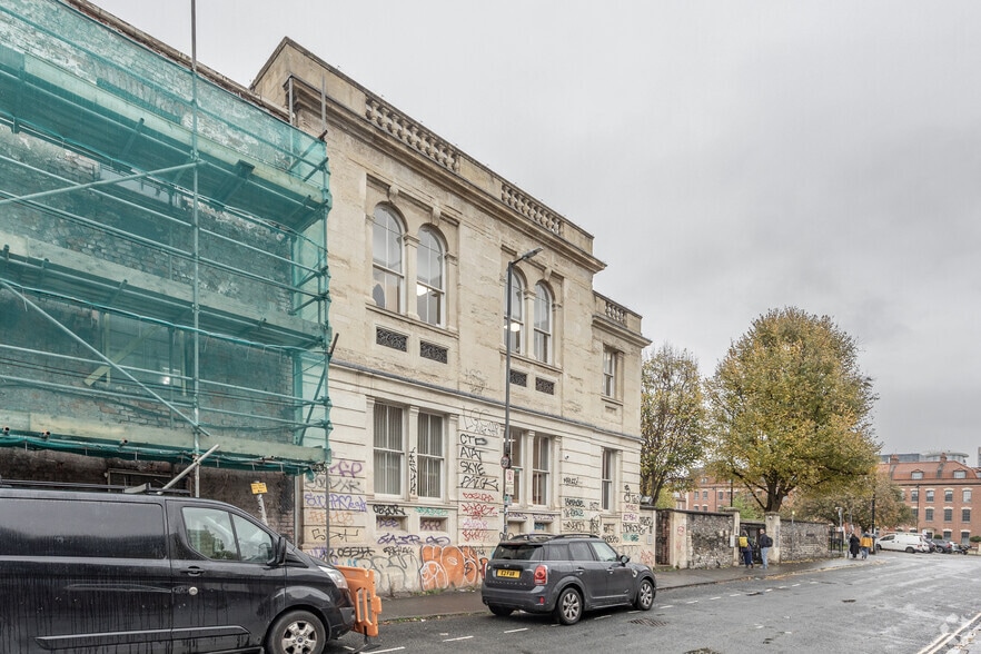 Brunswick Sq, Bristol for lease - Building Photo - Image 2 of 3