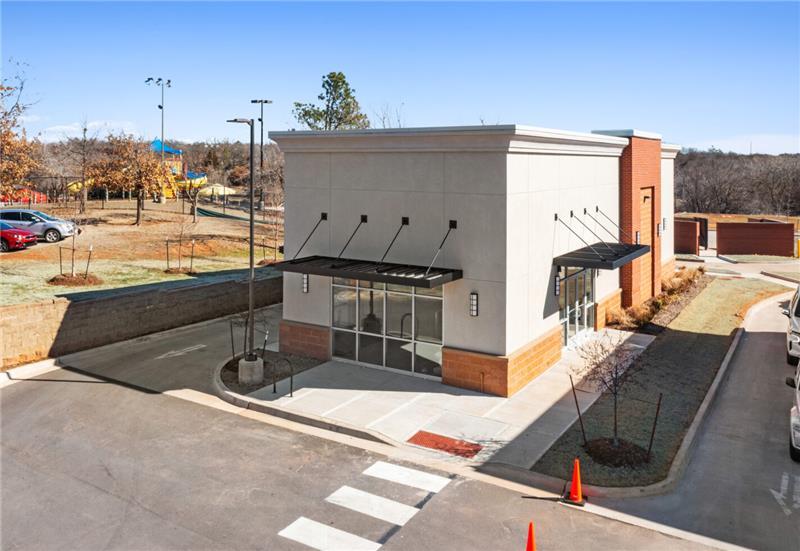 Corporate SWIG & Tropical Smoothie Cafe portfolio of 2 properties for sale on LoopNet.com - Building Photo - Image 3 of 5