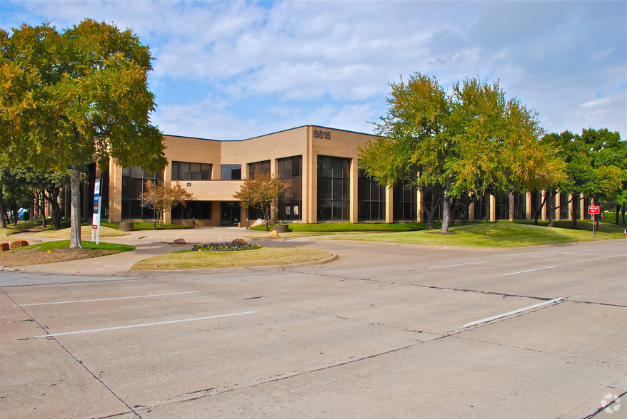 8615 Freeport Pky, Irving, TX for lease - Building Photo - Image 3 of 10