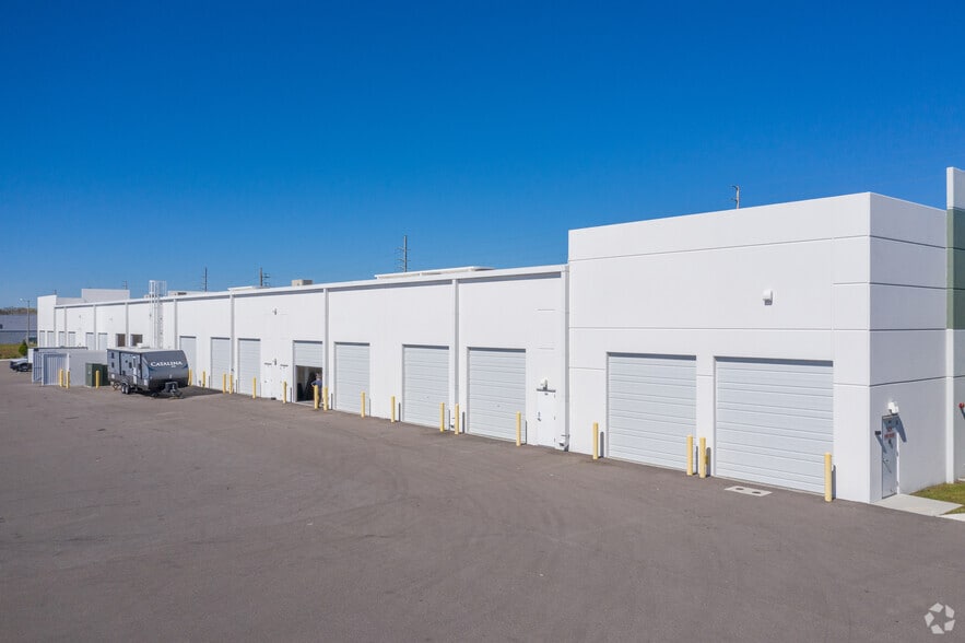 661 Garden Commerce Pky, Winter Garden, FL for lease - Building Photo - Image 2 of 5