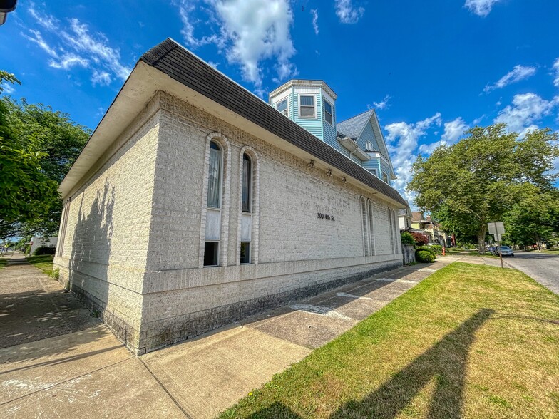 300 4th St, Elyria, OH for lease - Building Photo - Image 2 of 26