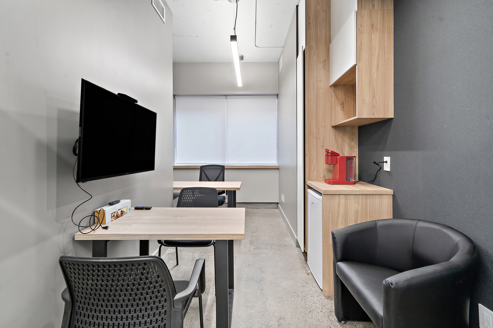 4950 Ch Queen-Mary, Montréal, QC for lease Interior Photo- Image 1 of 5