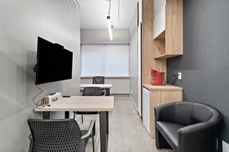 4950 Ch Queen-Mary, Montréal, QC for lease Interior Photo- Image 1 of 5