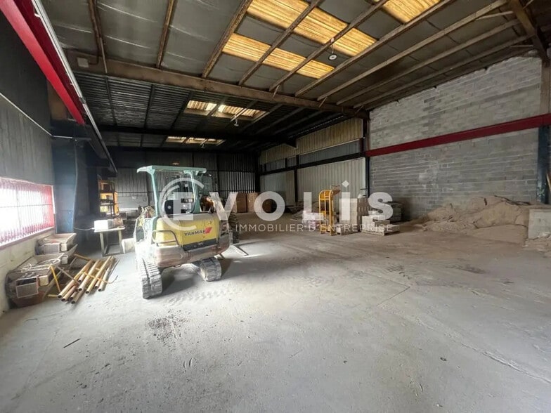 Flex in Ozoir-la-Ferrière for lease - Construction Photo - Image 3 of 6