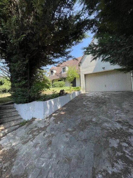 Retail in Montigny-lès-Cormeilles for lease - Building Photo - Image 3 of 30