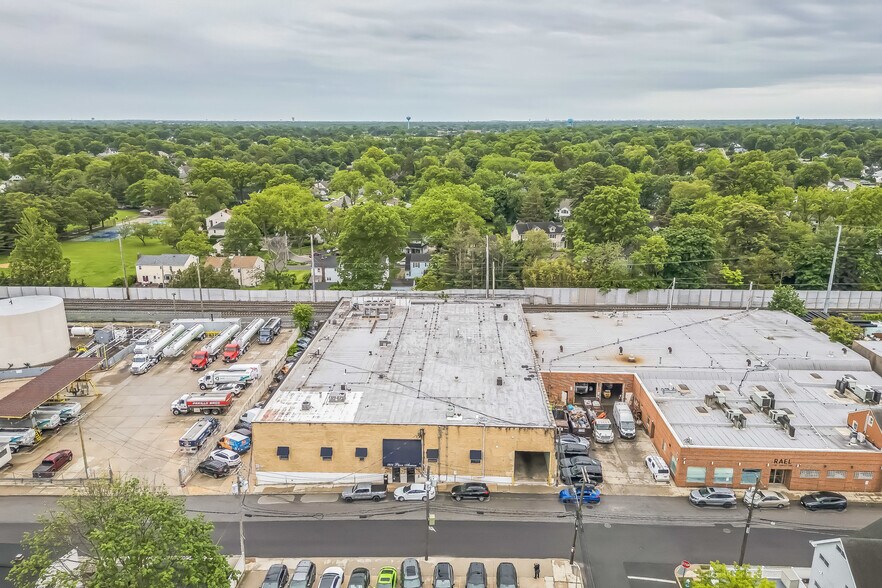 1804 Plaza Ave, New Hyde Park, NY for lease - Building Photo - Image 2 of 13