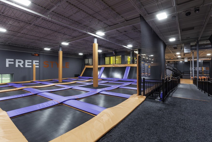 7625 Cahill Rd, Edina, MN for sale - Interior Photo - Image 1 of 1