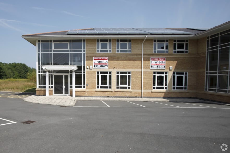 Lakeside Ct, Cwmbran for sale - Primary Photo - Image 1 of 1