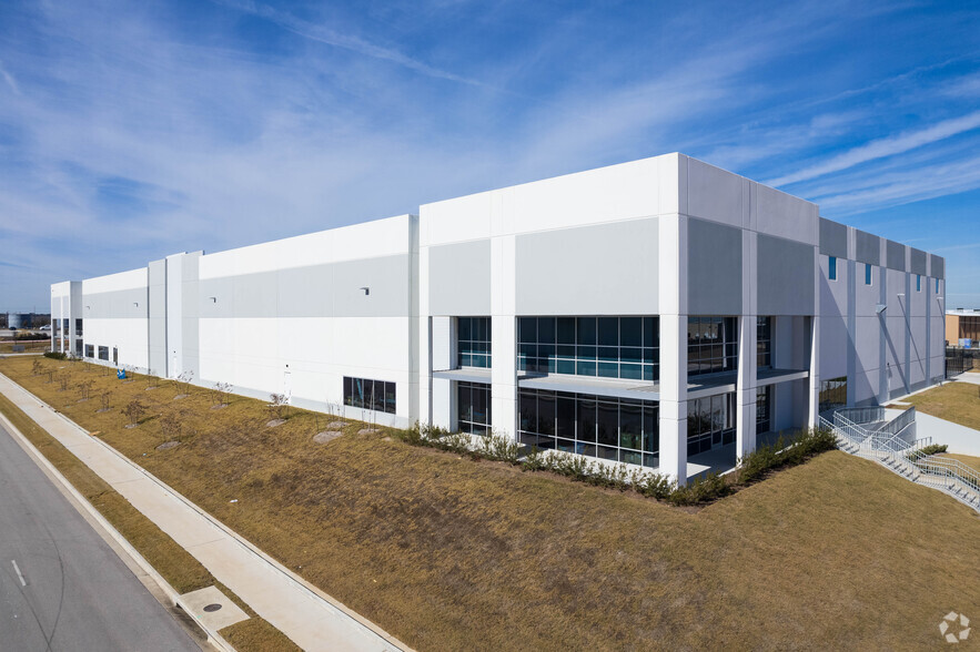 300 Gateway Blvd, Kyle, TX for lease - Building Photo - Image 3 of 4