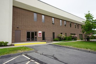 84 Progress Ln, Waterbury, CT for lease Building Photo- Image 2 of 7