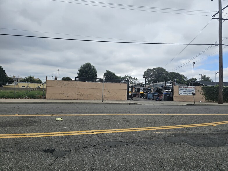 West 5th Redevelopment Land portfolio of 2 properties for sale on LoopNet.com - Building Photo - Image 2 of 9