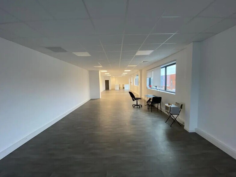 Flex in SAINT-OUEN-L'AUMONE for lease - Interior Photo - Image 3 of 12