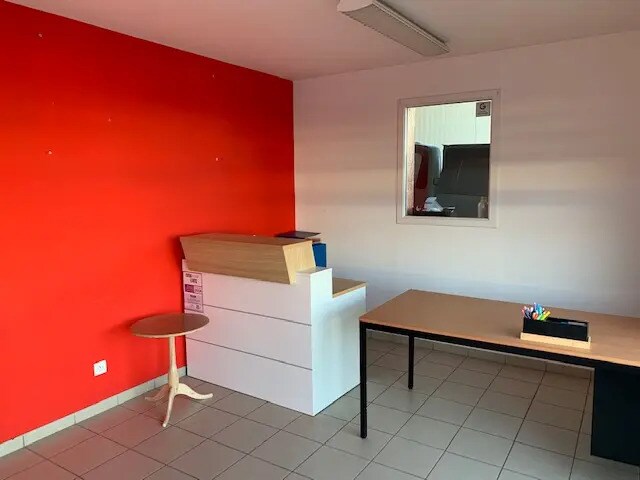 Flex in Ploërmel for lease - Interior Photo - Image 2 of 5