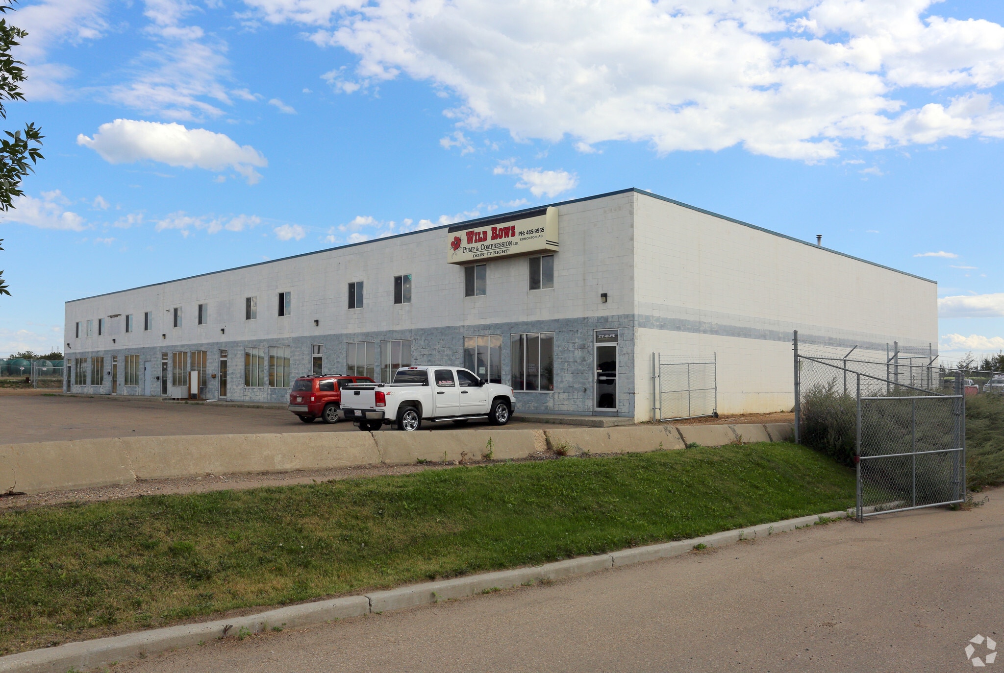 3743 69 Av NW, Edmonton, AB for sale Primary Photo- Image 1 of 1